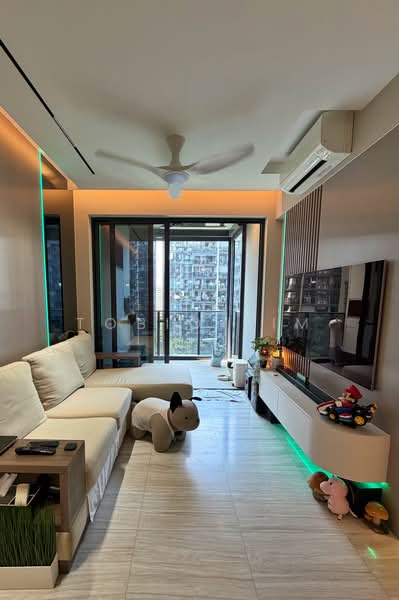 Parc Esta, 912 Sims Avenue, 3 Bedrooms, 840 sqft, Condominium For Sale, by Tobio Sim, 500243621 - Living Room - PropertyGuru.com.sg