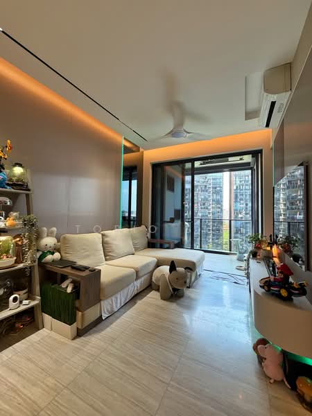Parc Esta, 912 Sims Avenue, 3 Bedrooms, 840 sqft, Condominium For Sale, by Tobio Sim, 500243621 - Living Room - PropertyGuru.com.sg