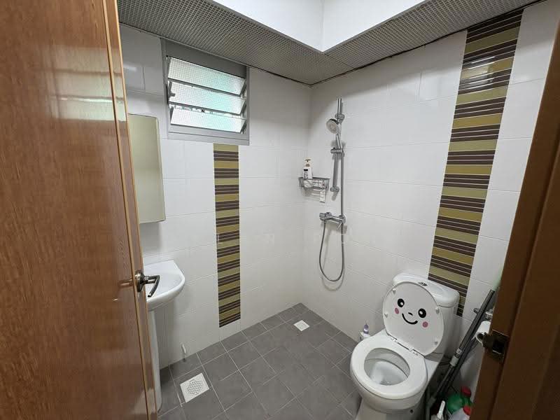 672A Edgefield Plains, 672A Edgefield Plains, 2 Bedrooms, 700 sqft, HDB Flat For Rent, by Dylan Poh, 500243624 - Bathroom - PropertyGuru.com.sg