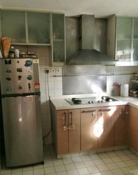 Dahlia Park Condo, 9 Flora Drive, 2 Bedrooms, 1,119 sqft, Condominium For Rent, by Josephine Lim J R 林婕容 (区域分行董事 ), 500243626 - Kitchen - PropertyGuru.com.sg