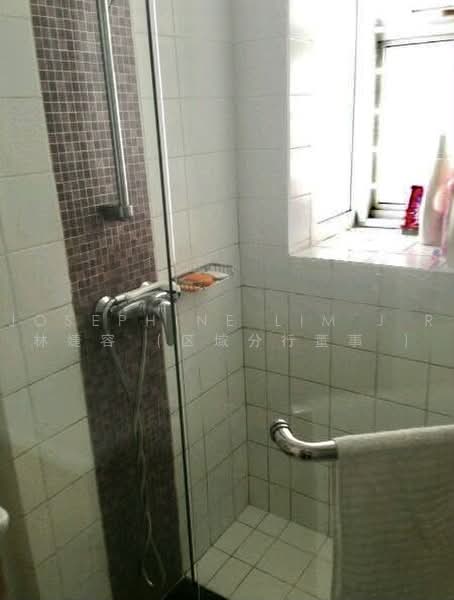 Dahlia Park Condo, 9 Flora Drive, 2 Bedrooms, 1,119 sqft, Condominium For Rent, by Josephine Lim J R 林婕容 (区域分行董事 ), 500243626 - Bathroom - PropertyGuru.com.sg