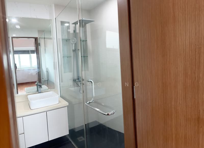 Queens, 12 Stirling Road, 5 Bedrooms, 2,723 sqft, Condominium For Sale, by Cheng Ang, 500243652 - Bathroom - PropertyGuru.com.sg