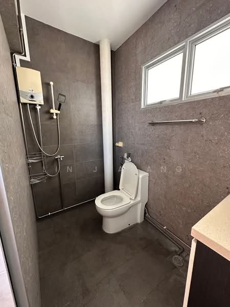 49 Strathmore Avenue, 49 Strathmore Avenue, Alexandra / Commonwealth, Room Rental, 120 sqft, HDB Flat For Rent, by Lin Jiayang, 500243655 - Bathroom - PropertyGuru.com.sg