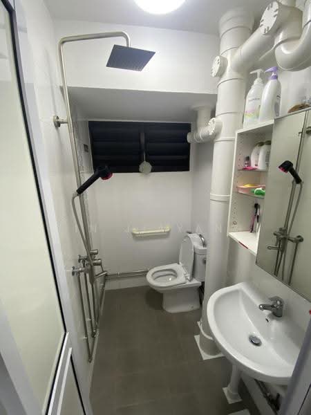 49 Strathmore Avenue, 49 Strathmore Avenue, Alexandra / Commonwealth, Room Rental, 120 sqft, HDB Flat For Rent, by Lin Jiayang, 500243655 - Bathroom - PropertyGuru.com.sg