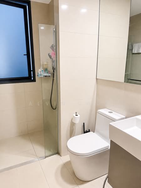 SkyPark Residences, Sembawang Drive, 4 Bedrooms, 1,313 sqft, Condominium For Rent, by Alvin Chua, 500243663 - Common bathroom - PropertyGuru.com.sg