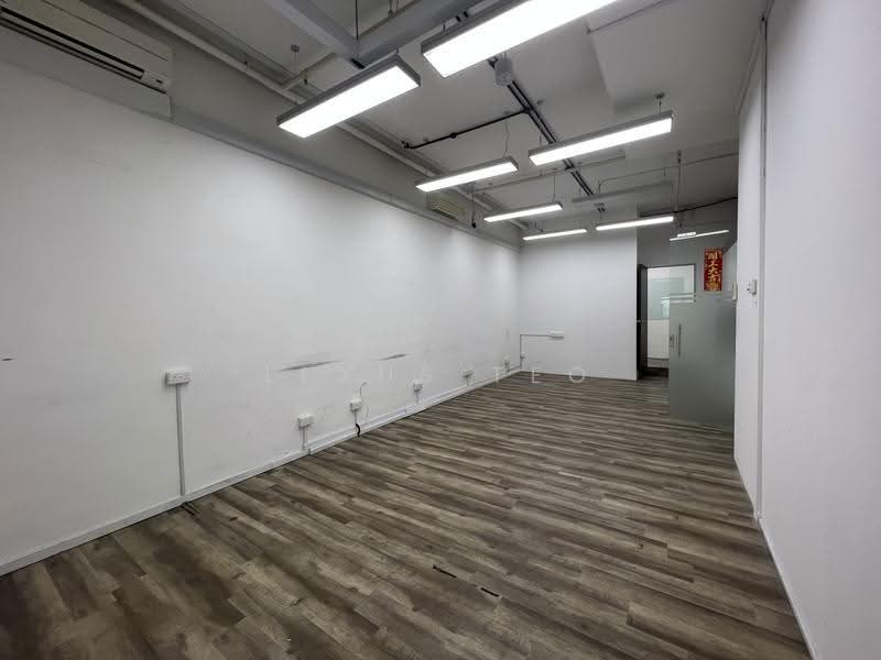 Tradehub 21, 8 Boon Lay Way, 1,893 sqft, Light Industrial (B1) For Sale, by Lexus Teo, 500243685 - CommercialGuru.com.sg