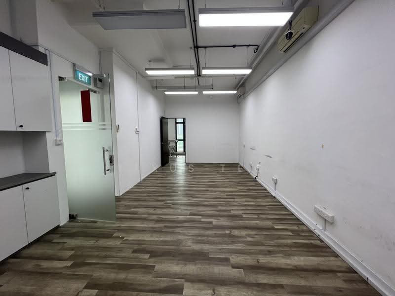 Tradehub 21, 8 Boon Lay Way, 1,893 sqft, Light Industrial (B1) For Sale, by Lexus Teo, 500243685 - CommercialGuru.com.sg