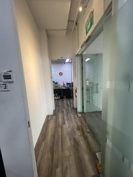 Tradehub 21, 8 Boon Lay Way, 1,893 sqft, Light Industrial (B1) For Sale, by Lexus Teo, 500243685 - CommercialGuru.com.sg
