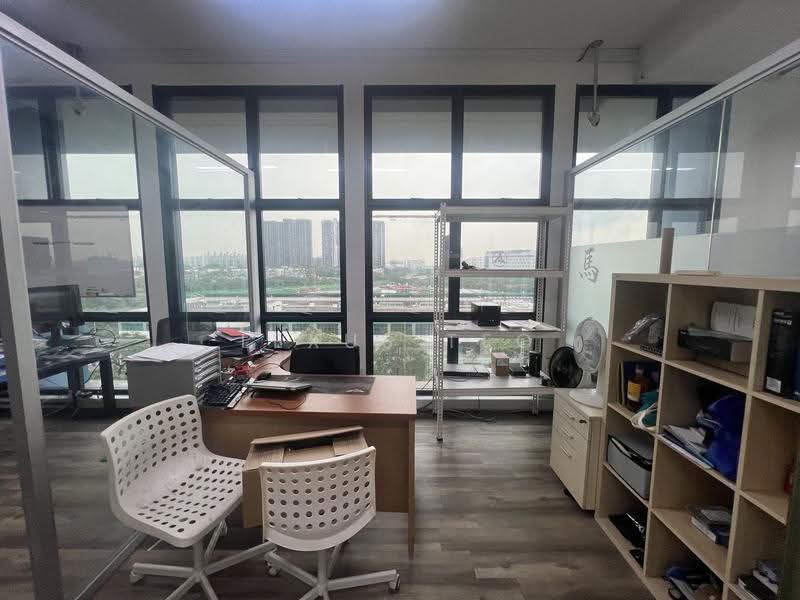 Tradehub 21, 8 Boon Lay Way, 1,893 sqft, Light Industrial (B1) For Sale, by Lexus Teo, 500243685 - CommercialGuru.com.sg