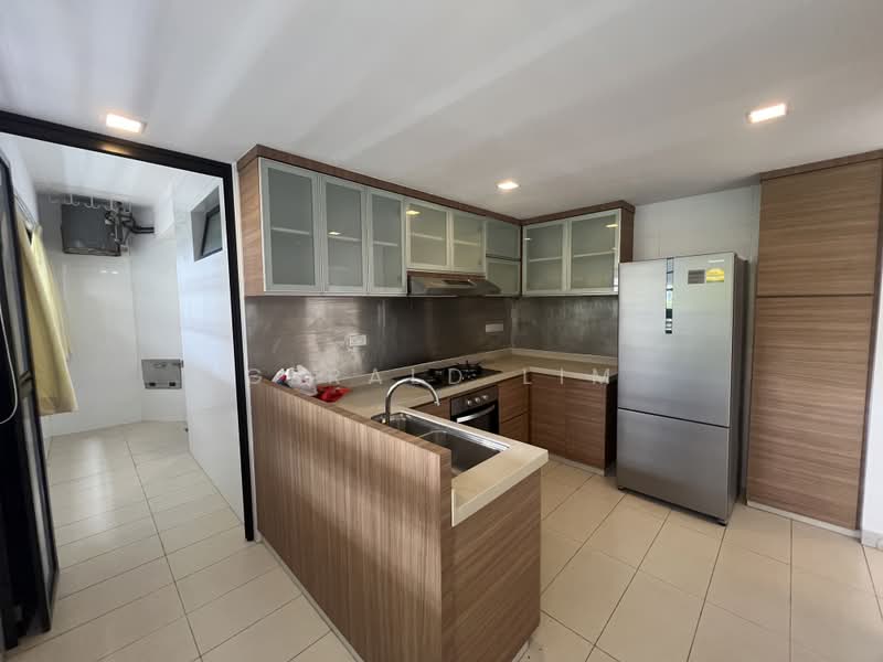 Bedok Court, 295 Bedok South Avenue 3, 3 Bedrooms, 2,200 sqft, Condominium For Rent, by Gerald Lim, 500243693 - Kitchen - PropertyGuru.com.sg