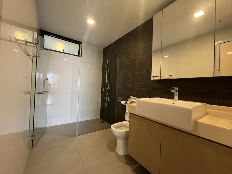 Bedok Court, 295 Bedok South Avenue 3, 3 Bedrooms, 2,200 sqft, Condominium For Rent, by Gerald Lim, 500243693 - Bathroom - PropertyGuru.com.sg