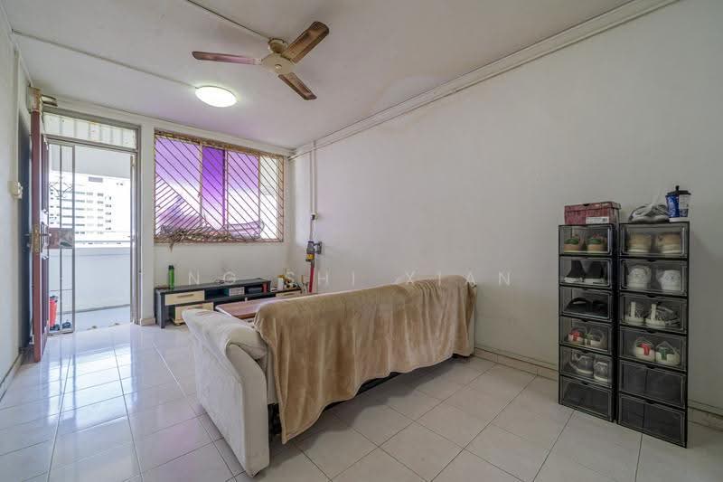 685 Hougang Street 61, 685 Hougang Street 61, 2 Bedrooms, 689 sqft, HDB Flat For Sale, by Ng Shi Xian, 500243713 - Living Room - PropertyGuru.com.sg
