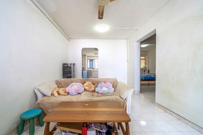 685 Hougang Street 61, 685 Hougang Street 61, 2 Bedrooms, 689 sqft, HDB Flat For Sale, by Ng Shi Xian, 500243713 - Living Room - PropertyGuru.com.sg