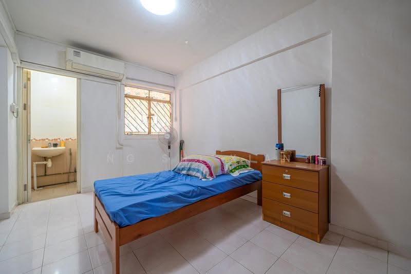 685 Hougang Street 61, 685 Hougang Street 61, 2 Bedrooms, 689 sqft, HDB Flat For Sale, by Ng Shi Xian, 500243713 - Master Bedroom - PropertyGuru.com.sg
