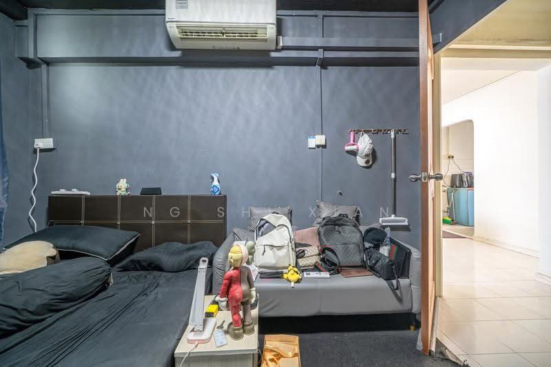 685 Hougang Street 61, 685 Hougang Street 61, 2 Bedrooms, 689 sqft, HDB Flat For Sale, by Ng Shi Xian, 500243713 - Common Bedroom - PropertyGuru.com.sg