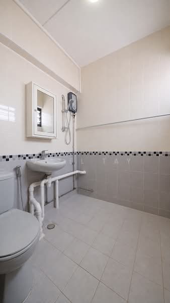916 Tampines Street 91, 916 Tampines Street 91, 3 Bedrooms, 1,119 sqft, HDB Flat For Sale, by Jarel Tay, 500243729 - Bathroom - PropertyGuru.com.sg
