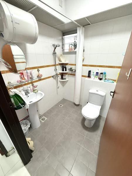26 Ghim Moh Link, 26 Ghim Moh Link, 2 Bedrooms, 721 sqft, HDB Flat For Rent, by Sean Ong, 500243738 - Bathroom - PropertyGuru.com.sg
