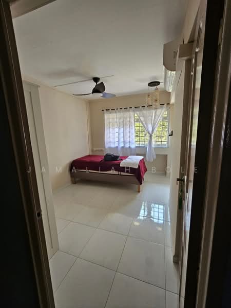 12 Jalan Bukit Merah, 12 Jalan Bukit Merah, Room Rental, 100 sqft, HDB Flat For Rent, by Jamaliah Bole, 500243739 - Bedroom - PropertyGuru.com.sg