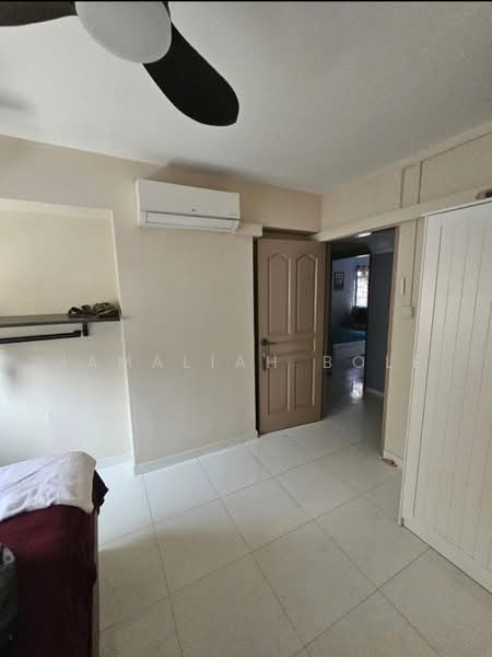 12 Jalan Bukit Merah, 12 Jalan Bukit Merah, Room Rental, 100 sqft, HDB Flat For Rent, by Jamaliah Bole, 500243739 - Bedroom - PropertyGuru.com.sg