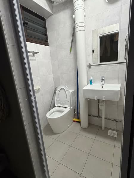 230 Simei Street 4, 230 Simei Street 4, Room Rental, 1,050 sqft, HDB Flat For Rent, by Jeffrey Lee, 500243740 - Bathroom - PropertyGuru.com.sg