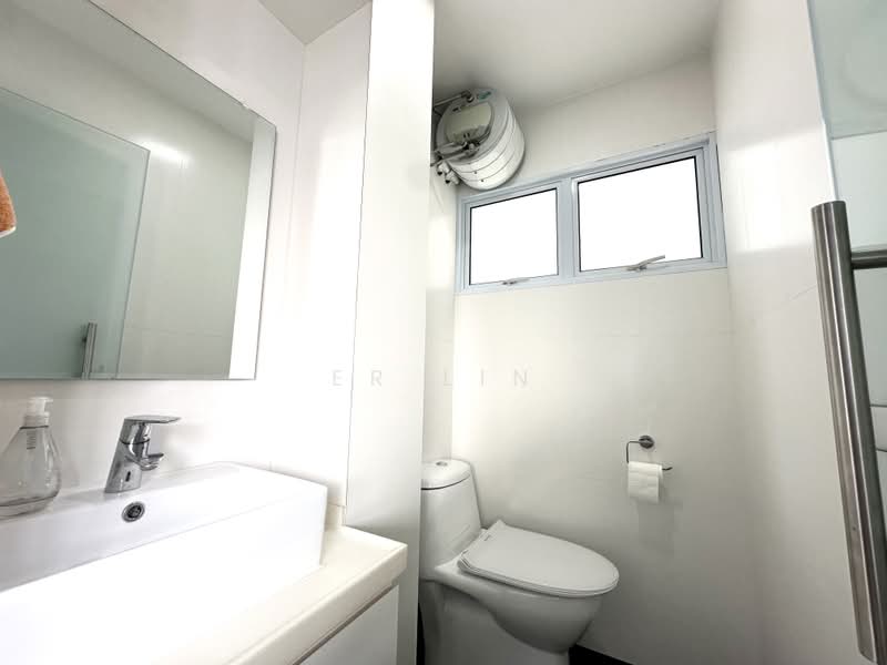 584 Cheng San Court, 584 Ang Mo Kio Avenue 3, Ang Mo Kio / Bishan / Thomson, 2 Bedrooms, 721 sqft, HDB Flat For Sale, by Er Lin, 500243747 - Bathroom - PropertyGuru.com.sg