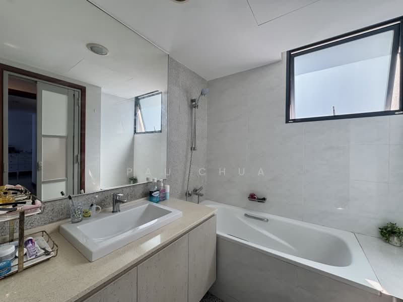 Blue Horizon, 21 West Coast Crescent, 2 Bedrooms, 904 sqft, Condominium For Sale, by Pau Chua, 500243751 - Bathroom - PropertyGuru.com.sg