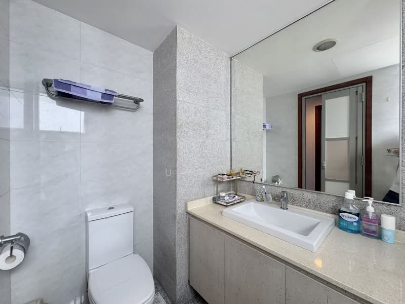Blue Horizon, 21 West Coast Crescent, 2 Bedrooms, 904 sqft, Condominium For Sale, by Pau Chua, 500243751 - Bathroom - PropertyGuru.com.sg