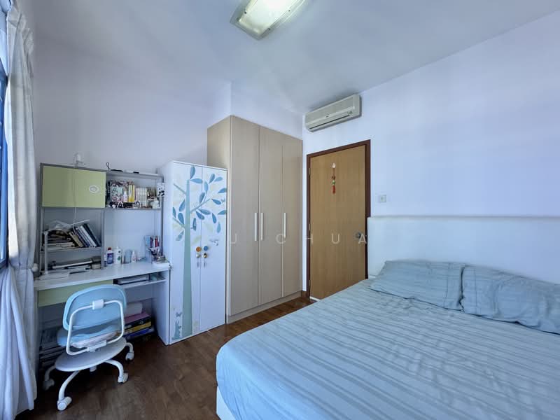 Blue Horizon, 21 West Coast Crescent, 2 Bedrooms, 904 sqft, Condominium For Sale, by Pau Chua, 500243751 - Bedroom - PropertyGuru.com.sg