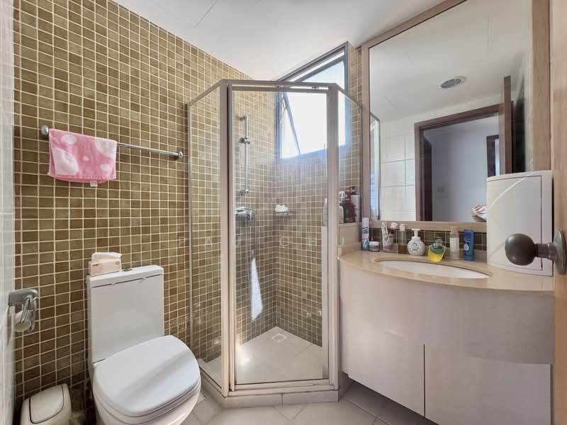 Blue Horizon, 21 West Coast Crescent, 2 Bedrooms, 904 sqft, Condominium For Sale, by Pau Chua, 500243751 - Bathroom - PropertyGuru.com.sg