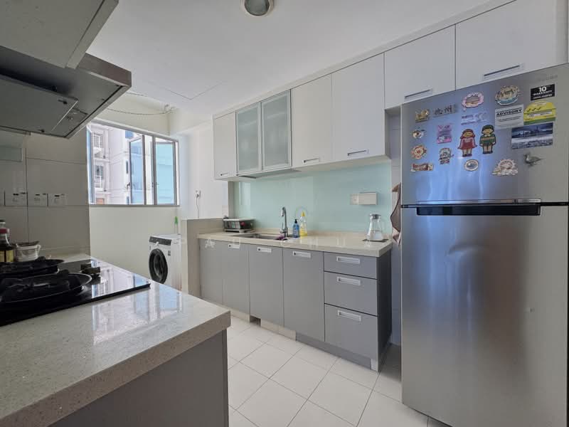 Blue Horizon, 21 West Coast Crescent, 2 Bedrooms, 904 sqft, Condominium For Sale, by Pau Chua, 500243751 - Kitchen - PropertyGuru.com.sg