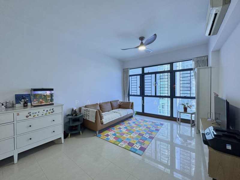 Blue Horizon, 21 West Coast Crescent, 2 Bedrooms, 904 sqft, Condominium For Sale, by Pau Chua, 500243751 - Living Room - PropertyGuru.com.sg