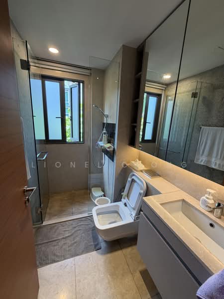 Seahill, 101 West Coast Crescent, 5 Bedrooms, 3,832 sqft, Town House For Sale, by Lionel Chong, 500243757 - Bathroom - PropertyGuru.com.sg