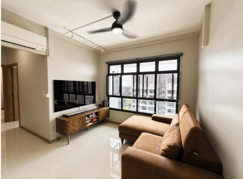 420D Northshore Drive, 420D Northshore Drive, 3 Bedrooms, 1,012 sqft, HDB Flat For Sale, by Klyssa Chong, 500243767 - Living Room - PropertyGuru.com.sg