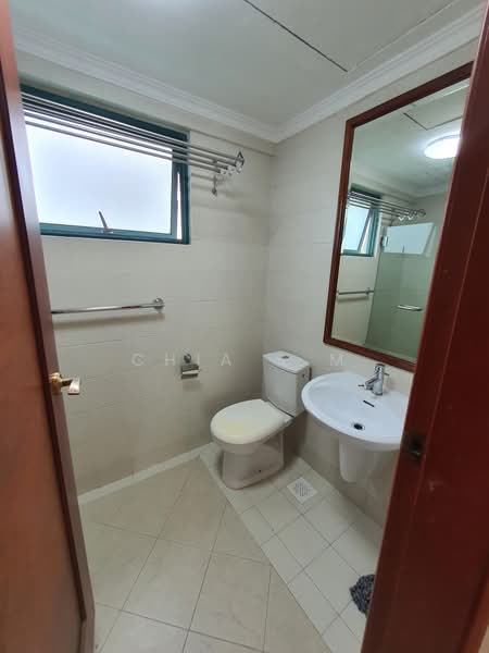 J C Draycott, 34 Draycott Drive, 2 Bedrooms, 797 sqft, Apartment For Rent, by Chia S M, 500243772 - Bathroom - PropertyGuru.com.sg