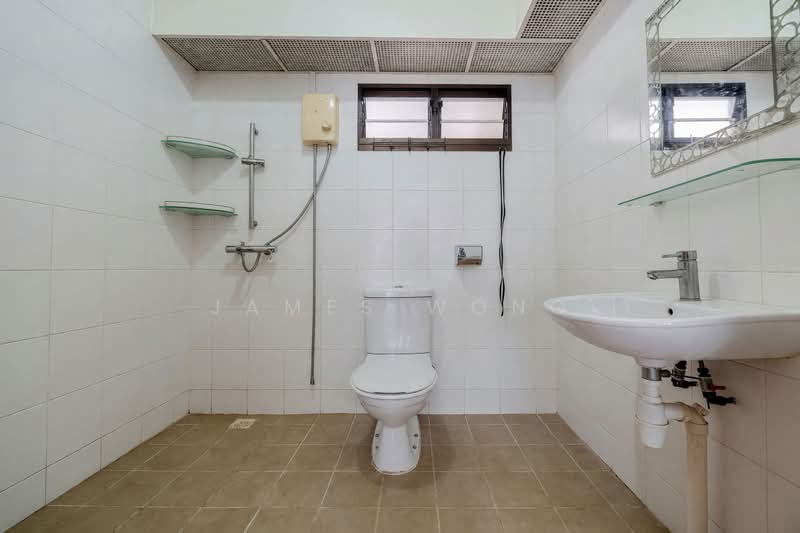 180C Boon Lay Drive, 180C Boon Lay Drive, 2 Bedrooms, 732 sqft, HDB Flat For Sale, by James Wong, 500243779 - Bathroom - PropertyGuru.com.sg