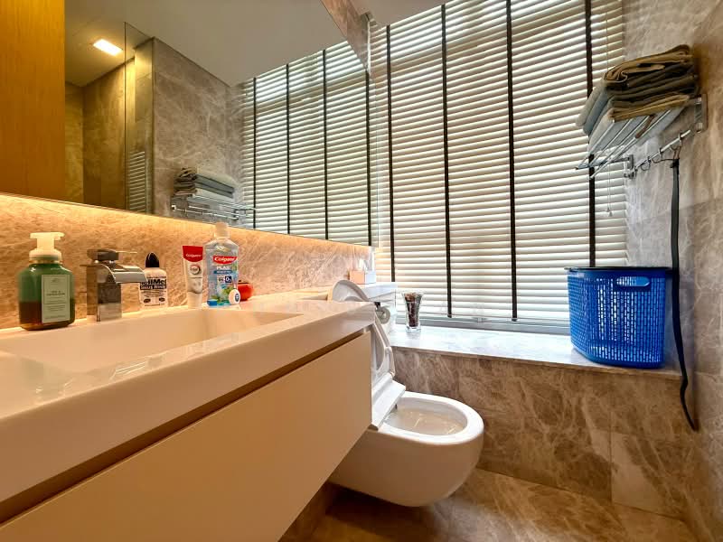 The Laurels @ Cairnhill Road, 38 Cairnhill Road, 2 Bedrooms, 1,001 sqft, Condominium For Sale, by Chris Tan, 500243780 - Bathroom - PropertyGuru.com.sg