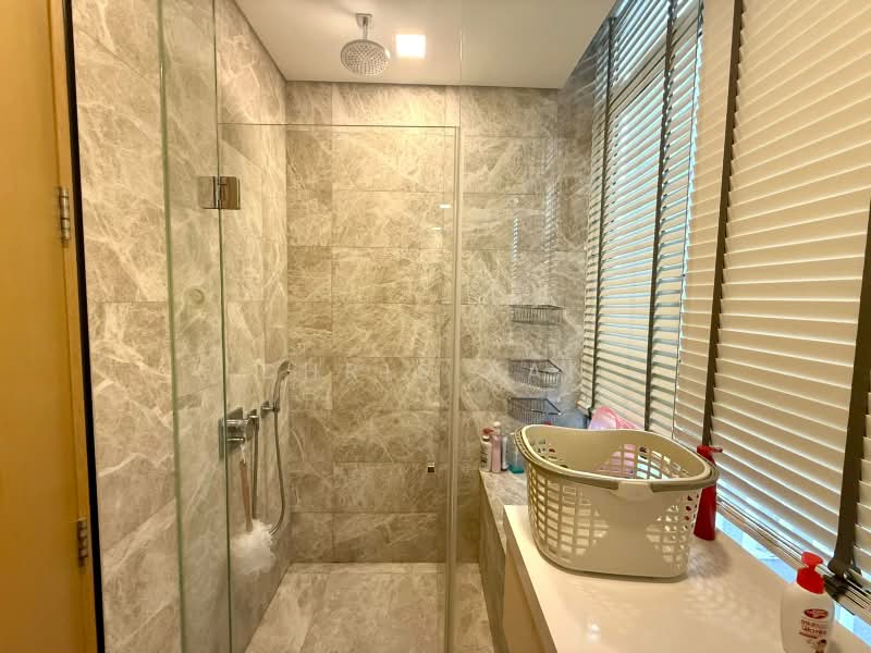The Laurels @ Cairnhill Road, 38 Cairnhill Road, 2 Bedrooms, 1,001 sqft, Condominium For Sale, by Chris Tan, 500243780 - Bathroom - PropertyGuru.com.sg