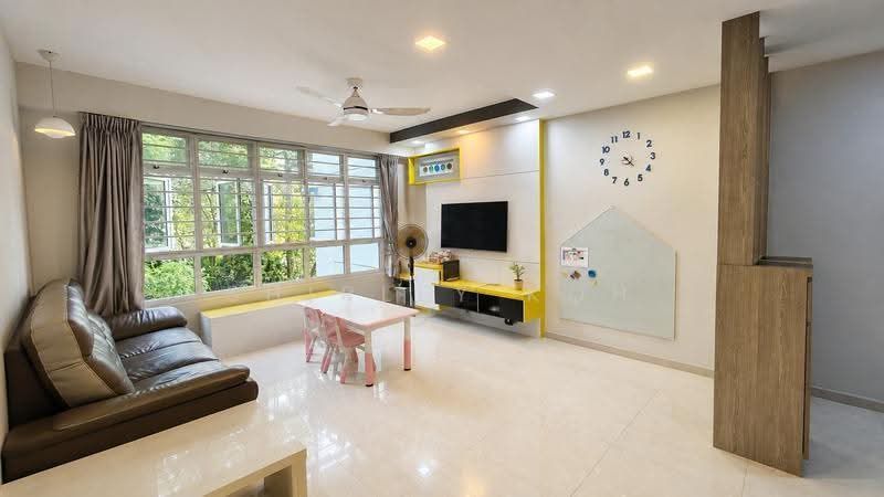 315B Yishun Greenwalk, 315B Yishun Avenue 9, 4 Bedrooms, 1,205 sqft, HDB Flat For Sale, by Shirley Koh, 500243789 - Living Room - PropertyGuru.com.sg