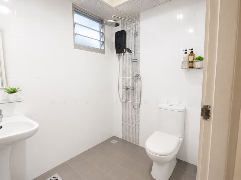 783A Woodlands Rise, 783A Woodlands Rise, 3 Bedrooms, 1,000 sqft, HDB Flat For Rent, by Natalie Indra, 500243802 - Bathroom - PropertyGuru.com.sg