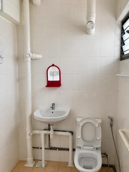 102 Bukit Purmei Road, 102 Bukit Purmei Road, 2 Bedrooms, 786 sqft, HDB Flat For Rent, by Marcus Ng, 500243806 - Bathroom - PropertyGuru.com.sg