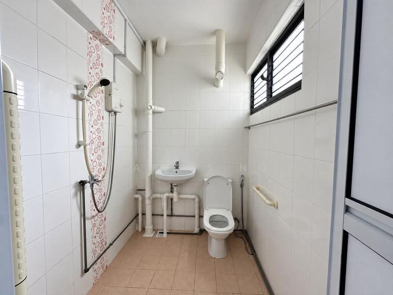 102 Bukit Purmei Road, 102 Bukit Purmei Road, Harbourfront / Telok Blangah, 2 Bedrooms, 786 sqft, HDB Flat For Rent, by Marcus Ng, 500243806 - Bathroom - PropertyGuru.com.sg