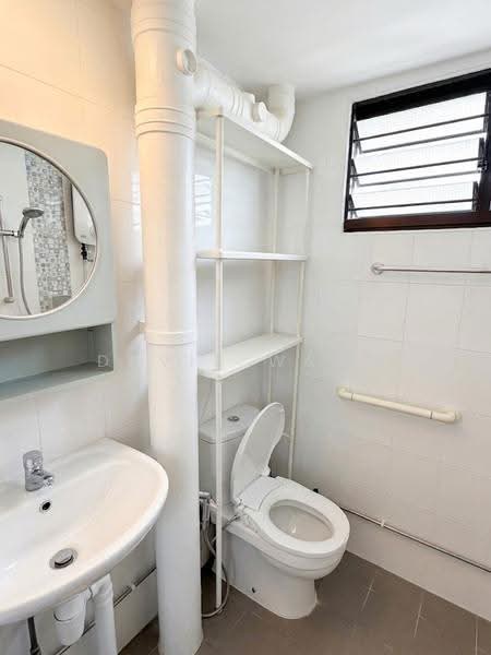 246 Tampines Street 21, 246 Tampines Street 21, Studio, 700 sqft, HDB Flat For Rent, by David Wang, 500243809 - Bathroom - PropertyGuru.com.sg