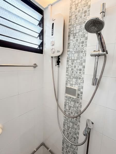 246 Tampines Street 21, 246 Tampines Street 21, Studio, 700 sqft, HDB Flat For Rent, by David Wang, 500243809 - Bathroom - PropertyGuru.com.sg