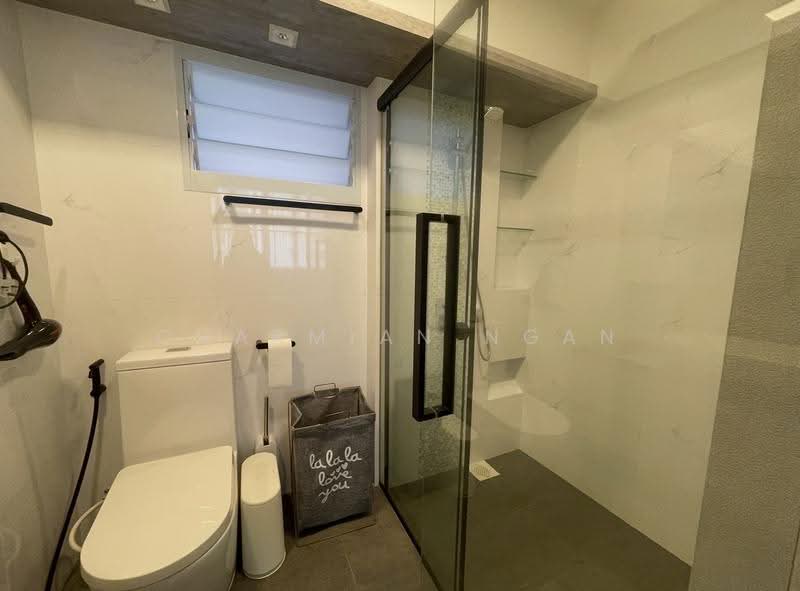 112 Edgefield Plains, 112 Edgefield Plains, 4 Bedrooms, 1,399 sqft, HDB Flat For Sale, by Charmian Ngan, 500243819 - Bathroom - PropertyGuru.com.sg