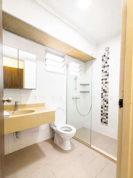 490D Choa Chu Kang Avenue 5, 490D Choa Chu Kang Avenue 5, Dairy Farm / Bukit Panjang / Choa Chu Kang, 3 Bedrooms, 1,216 sqft, HDB Flat For Sale, by Marcus Chong, 500243822 - Bathroom - PropertyGuru.com.sg