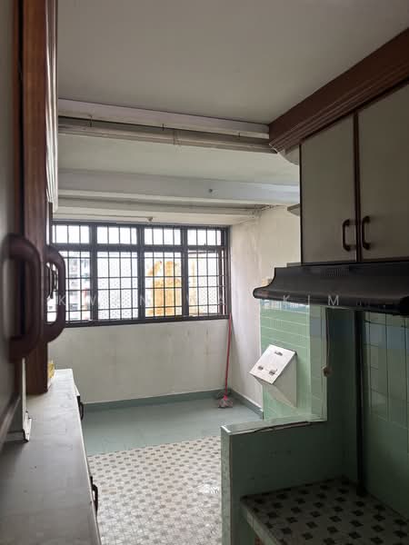 64 Circuit Road, 64 Circuit Road, 2 Bedrooms, 635 sqft, HDB Flat For Sale, by Kwan Wai Kim, 500243828 - Kitchen - PropertyGuru.com.sg