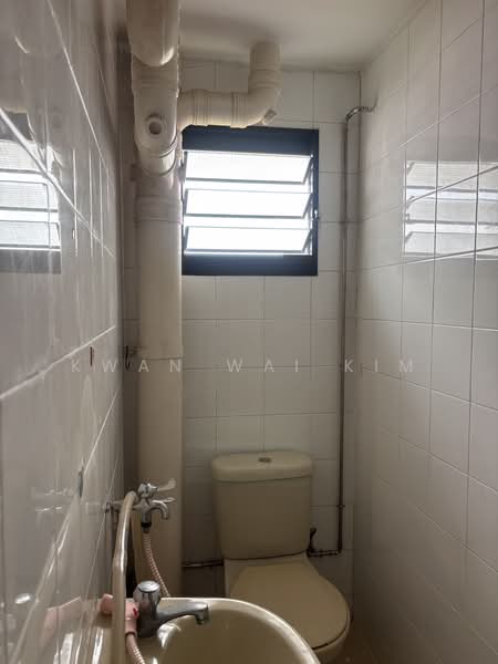 64 Circuit Road, 64 Circuit Road, 2 Bedrooms, 635 sqft, HDB Flat For Sale, by Kwan Wai Kim, 500243828 - Bathroom - PropertyGuru.com.sg