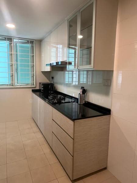 Queens, 10 Stirling Road, Room Rental, 150 sqft, Condominium For Rent, by Gerald Lim, 500243831 - Kitchen - PropertyGuru.com.sg