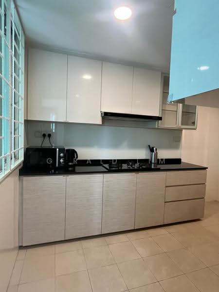 Queens, 10 Stirling Road, Room Rental, 150 sqft, Condominium For Rent, by Gerald Lim, 500243831 - Kitchen - PropertyGuru.com.sg