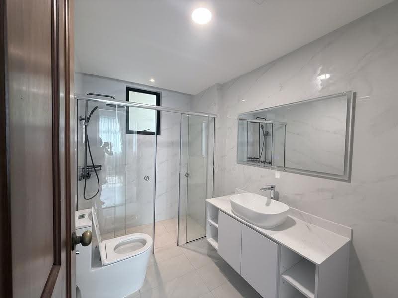 Spring Grove, 53 Grange Road, Tanglin / Holland / Bukit Timah, 2 Bedrooms, 1,012 sqft, Condominium For Rent, by Pearl Wong, 500243839 - Bathroom - PropertyGuru.com.sg